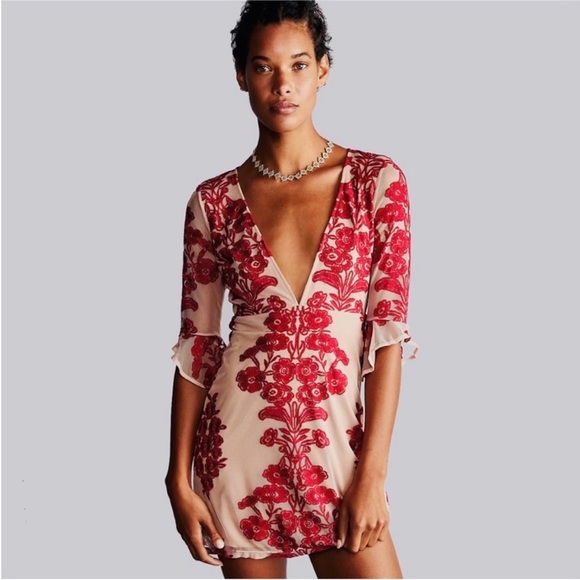 For Love & Lemons deep V-neck Layered
Lace Mini Dress in Wine - Picture 1 of 16